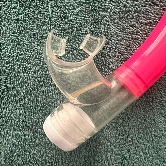 AQUA LUNG SWIM MASK AND SNORKEL- NWOT PINK/ WHITE -ADULT - Picture 11 of 12